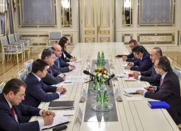 Петр Порошенко и Мевлют Чавушоглу