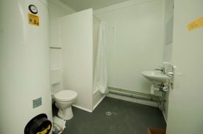 Shower and toilet in the house of a modular type