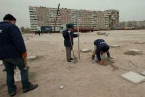 Preliminary work on installing modular homes for settlers