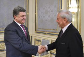 Petr Poroshenko and Mario Vargas Llosa