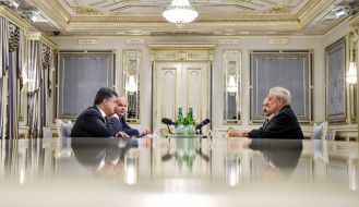 Petr Poroshenko and Mario Vargas Llosa