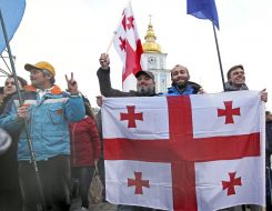 Учасники акції проти окупаційної політики РФ на підтримку Грузії