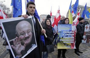 Учасники акції проти окупаційної політики РФ на підтримку Грузії