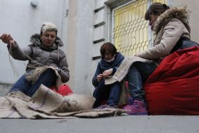 Волонтеры изготавливают «кикиморы» для снайперов