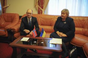 Арсеній Яценюк та Ерна Солберг