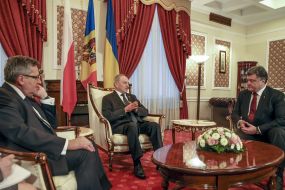 Bronislaw Komorowski, Nicolae Timofti and Petro Poroshenko