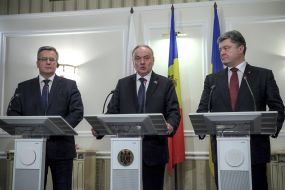 Бронислав Коморовский, Николае Тимофти и Петр Порошенко