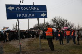 Replacement of road signs in the Crimea