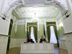 Dalia Grybauskaite and Petro Poroshenko