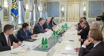 Встреча Петра Порошенко и  Сумы Чакрабарти