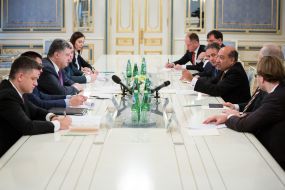 Встреча Петра Порошенко и  Сумы Чакрабарти