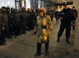 Militia employees near the Palace "Ukraine"