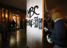 Activists picket Palace of Arts "Ukraine"