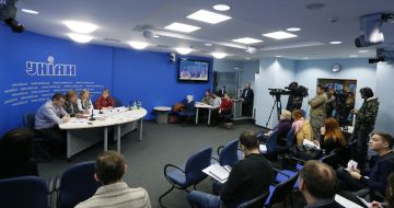 Участники пресс-конференции