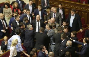 Потасовка между депутатами во время заседания Верховной рады