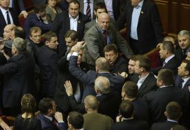 Потасовка между депутатами во время заседания Верховной рады
