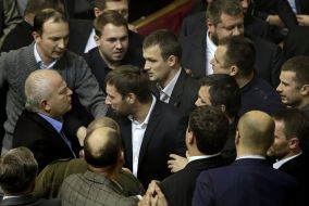 Потасовка между депутатами во время заседания Верховной рады