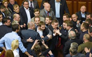 Потасовка между депутатами во время заседания Верховной рады