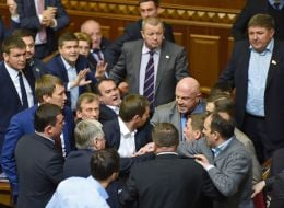 Потасовка между депутатами во время заседания Верховной рады