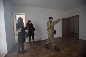 Военнослужащий в квартире