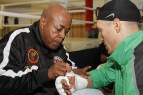 Александр Усик и Джеймс Али Башир