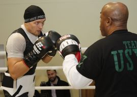 Александр Усик и Джеймс Али Башир