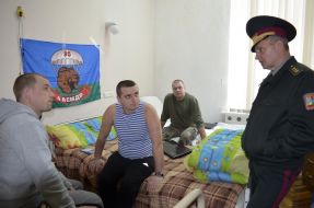 Victor Muzhenko talks to soldiers in the hospital