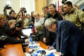 Олександр Сін пише заяву про відставку