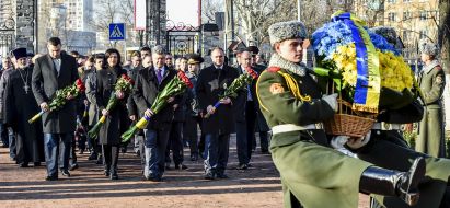 Возложение цветов к мемориальному кургану "Героям Чернобыля"
