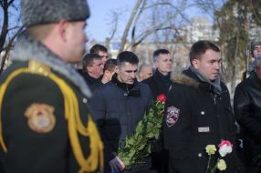 Возложение цветов к мемориальному кургану "Героям Чернобыля"