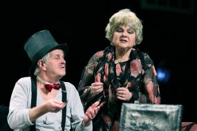 The premiere of "Cylinder"