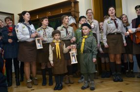 Scouts keep the lamp of fire Bethlehem Peace