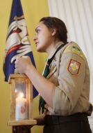 Пластуны передают Вифлеемский огонь