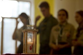 Пластуны передают Вифлеемский огонь