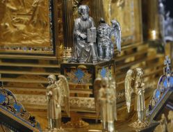 Выставка "Возрожденные сокровища Киево-Печерской лавры"