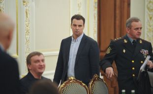 Ayvaras Abromavichus and Victor Muzhenko