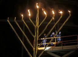 Запалювання свічок на мінорі 