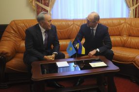 Arseniy Yatsenyuk and Nursultan Nazarbayev