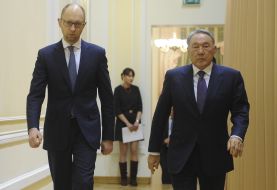 Arseniy Yatsenyuk and Nursultan Nazarbayev