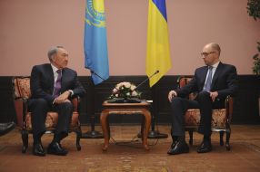 Arseniy Yatsenyuk and Nursultan Nazarbayev