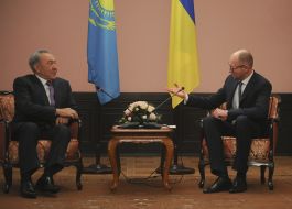 Arseniy Yatsenyuk and Nursultan Nazarbayev