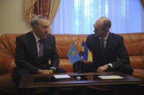 Arseniy Yatsenyuk and Nursultan Nazarbayev