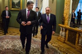 Petr Poroshenko and Nursultan Nazarbayev