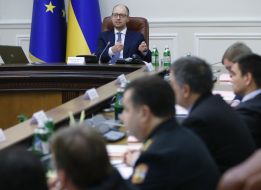 Arseniy Yatsenyuk at the Cabinet session