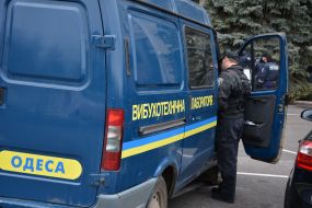 Car explosive-laboratory