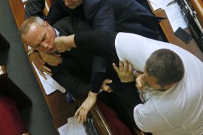 Scuffle in the session hall of the Ukrainian Parliament