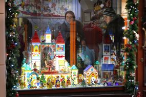 Праздничные рождественские витрины