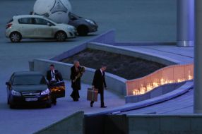 Гости идут на свадьбу