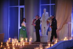 Гости идут на свадьбу