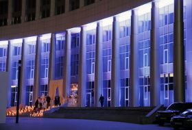 Гости идут на свадьбу